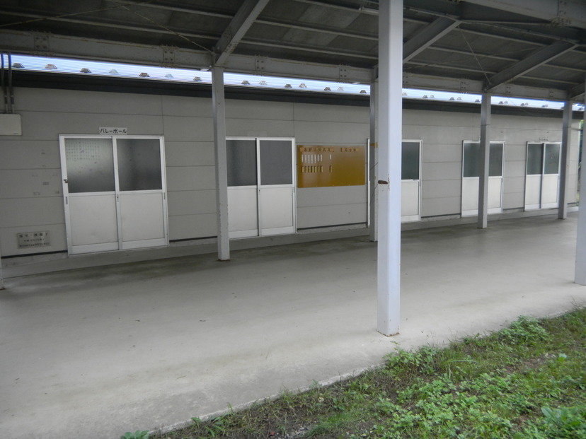 詳細表示 旧宮城県角田女子高等学校部室棟と渡り廊下