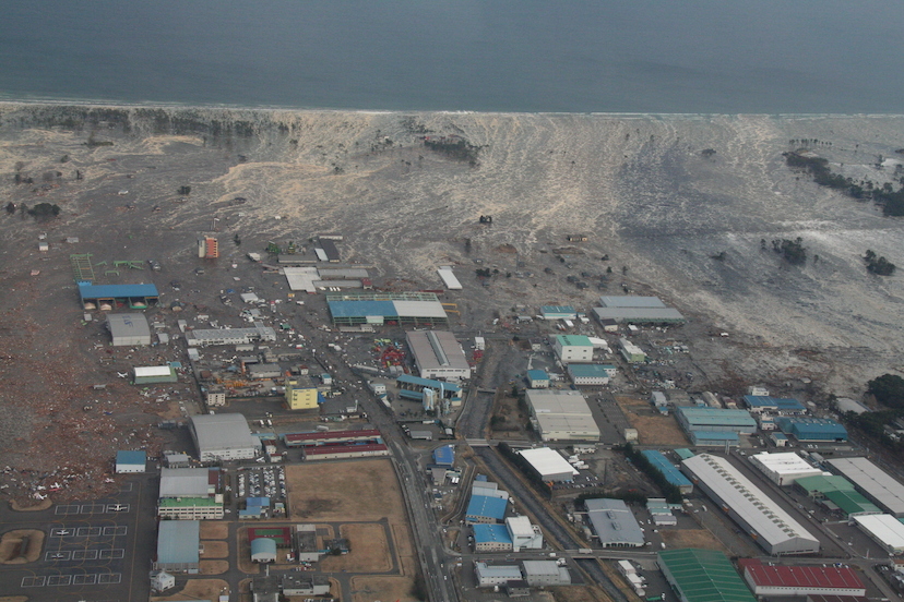 詳細表示(15-20110311_岩沼市_津波_津波に飲まれる仙台空港(4 ...